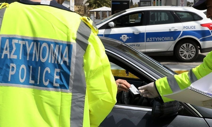 La policía pone en marcha una campaña de una semana centrada en la prevención de accidentes de tráfico mortales y graves y en la concienciación sobre el uso del cinturón de seguridad, incluidos los asientos traseros y las sillas de seguridad para niños.