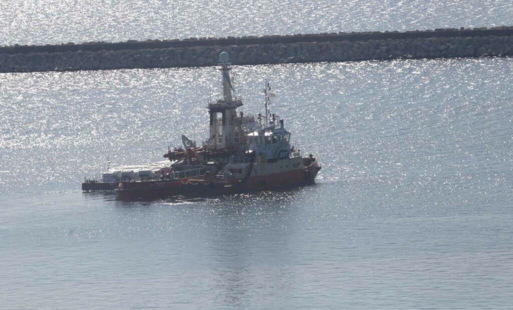 Un navire transportant près de 200 tonnes d'aide alimentaire pour Gaza a quitté un port de Chypre tôt ce mardi, marquant un projet pilote visant à établir une nouvelle route maritime pour l'acheminement de l'aide à la population de la région confrontée à la famine.