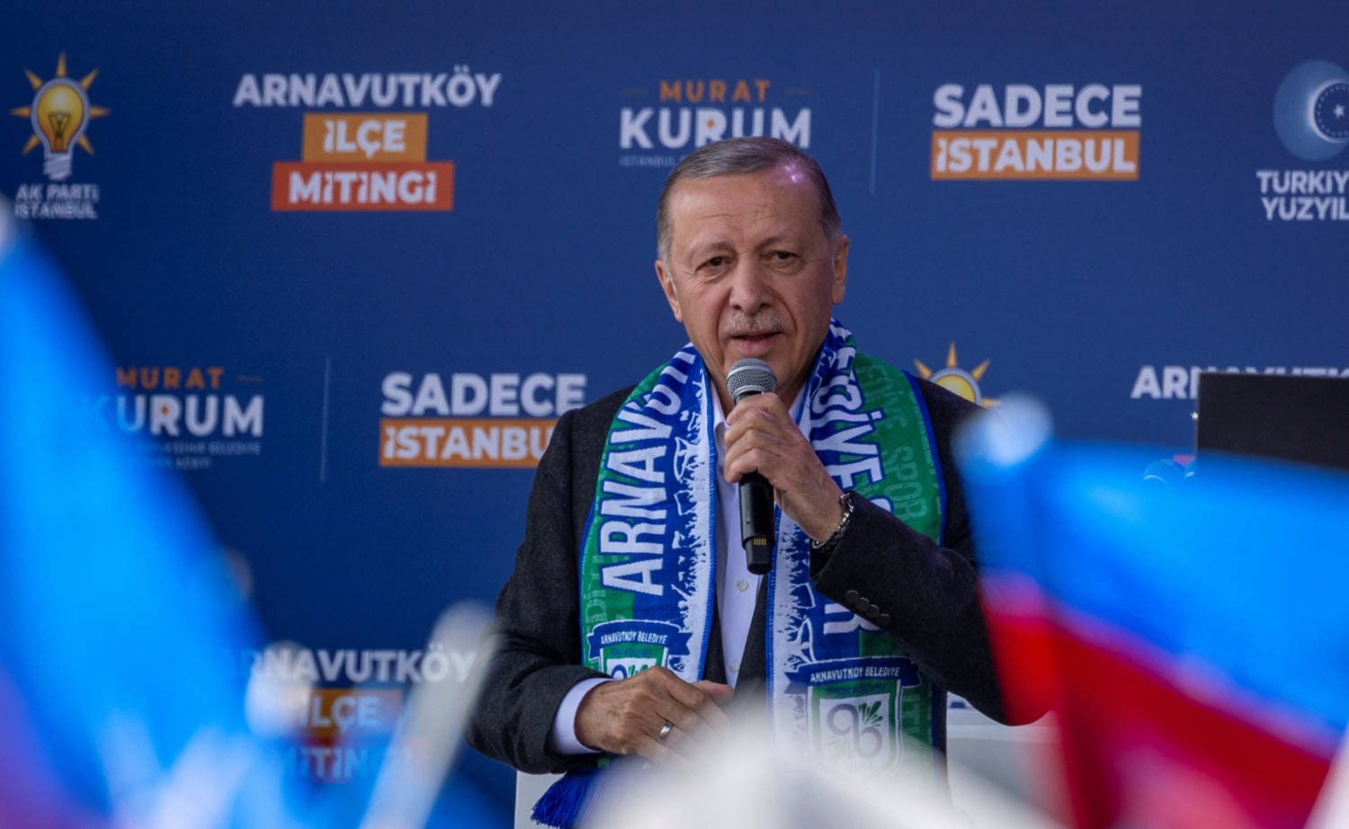 El Presidente Tayyip Erdogan reconoció la derrota de su partido en las elecciones locales de Turquía, atribuida a cuestiones económicas y a un estilo político divisivo.