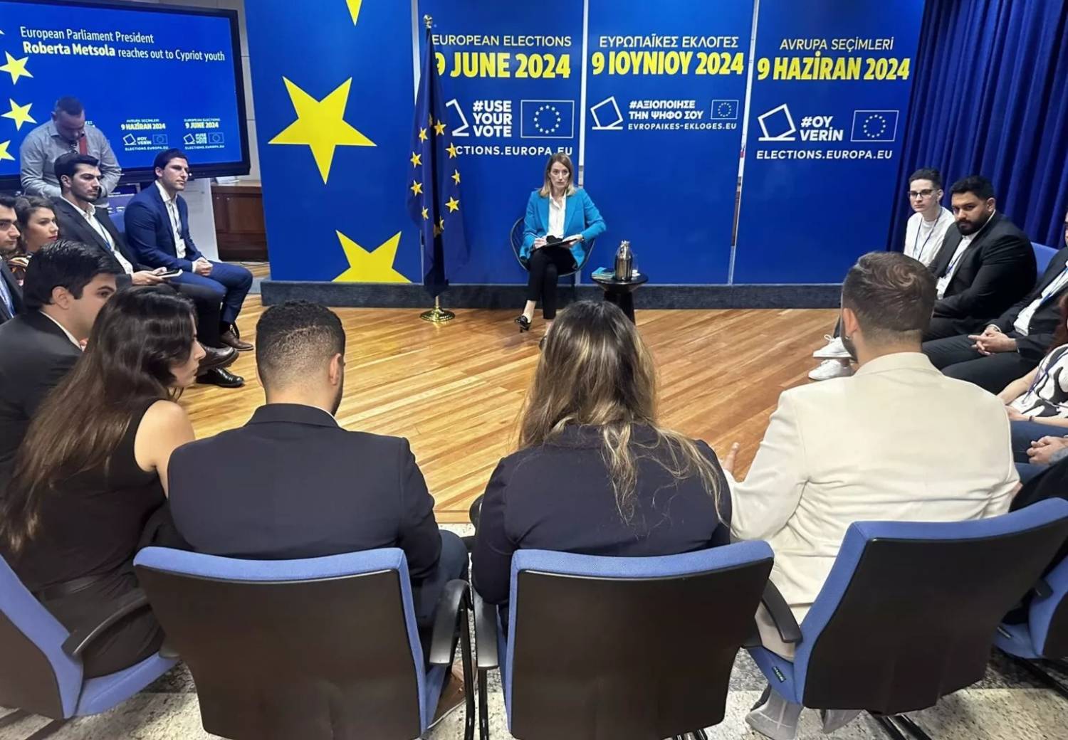 Roberta Metsola visitou Chipre para dialogar com organizações de jovens cipriotas gregos e cipriotas turcos sobre as próximas eleições europeias