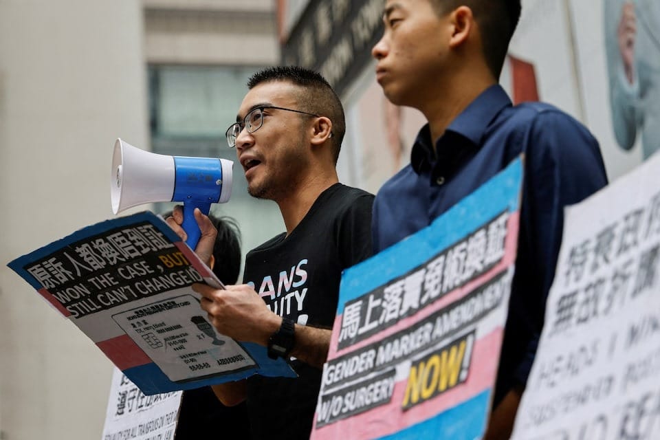 Hong Kong permitirá a las personas transexuales que no se hayan sometido a una operación completa de reasignación de sexo cambiar su sexo en el documento de identidad.