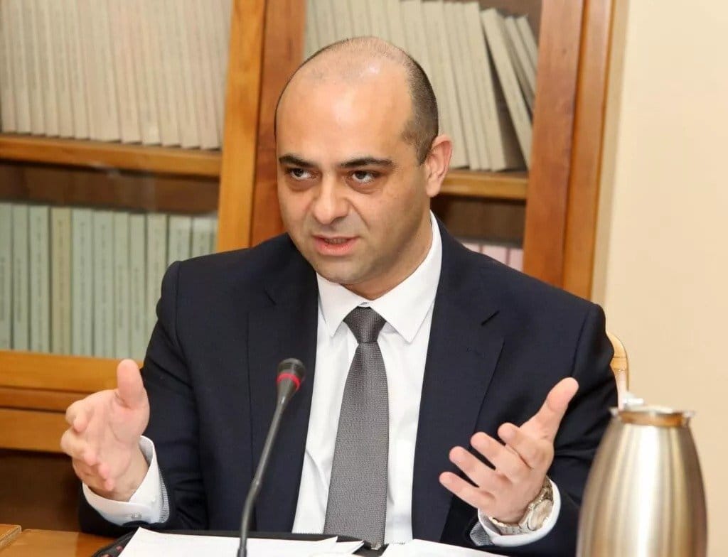 O Ministro do Trabalho, Giannis Panagiotou, propôs uma abordagem de colaboração para a concessão de licenças a trabalhadores estrangeiros, a fim de colmatar o fosso entre os sindicatos e as organizações patronais