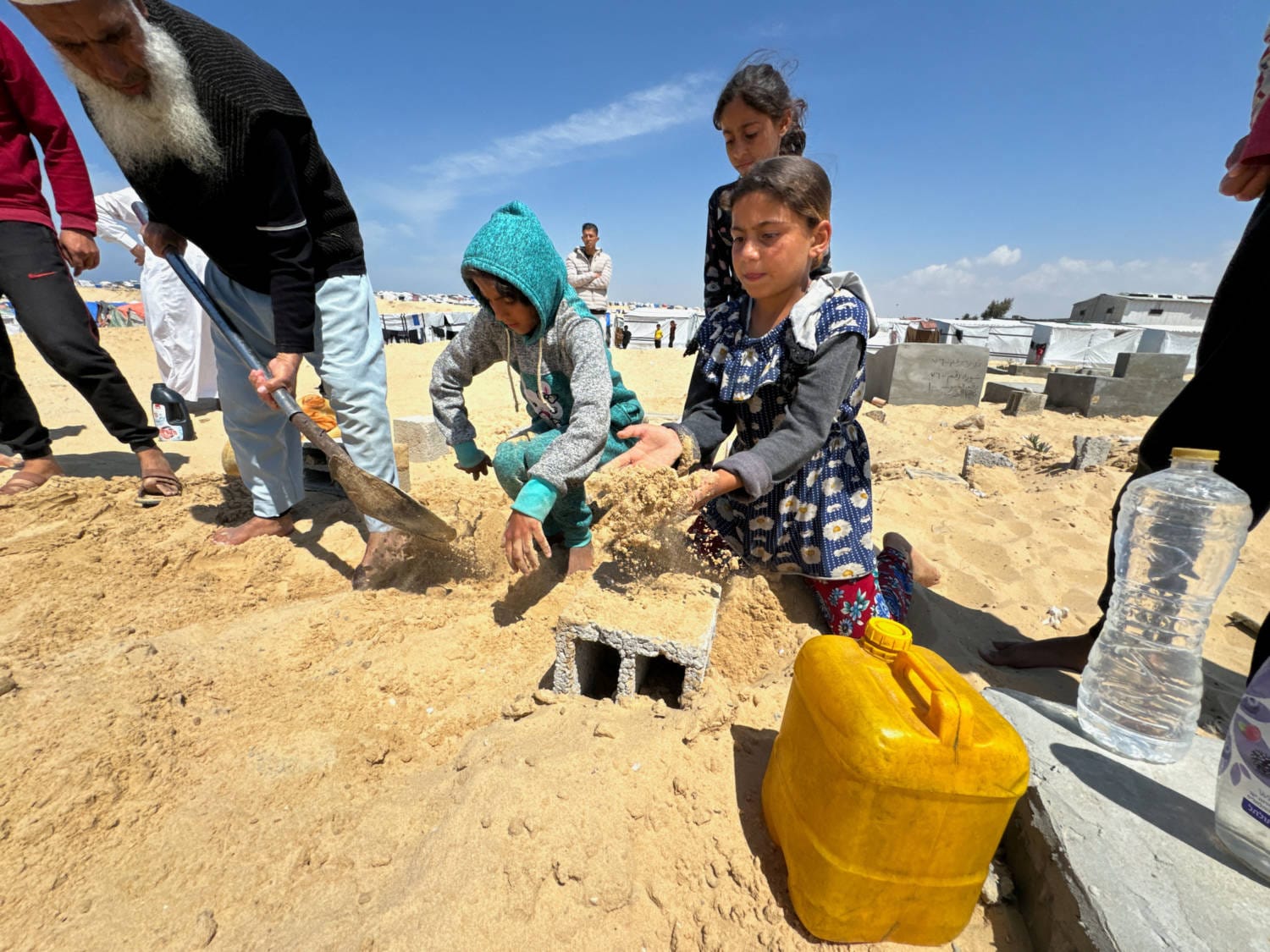 Os cristãos palestinianos em Gaza estão a enterrar os seus entes queridos em cemitérios muçulmanos devido aos perigos de viajar para os seus próprios cemitérios no meio da guerra entre Israel e o Hamas