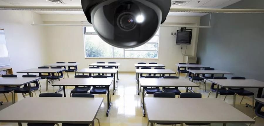 O Ministério da Educação, do Desporto e da Juventude recebeu aprovação para instalar um Sistema de Vigilância por Vídeo em Circuito Fechado (CCVSS) nas escolas, após consulta do Gabinete do Comissário para a Proteção dos Dados Pessoais