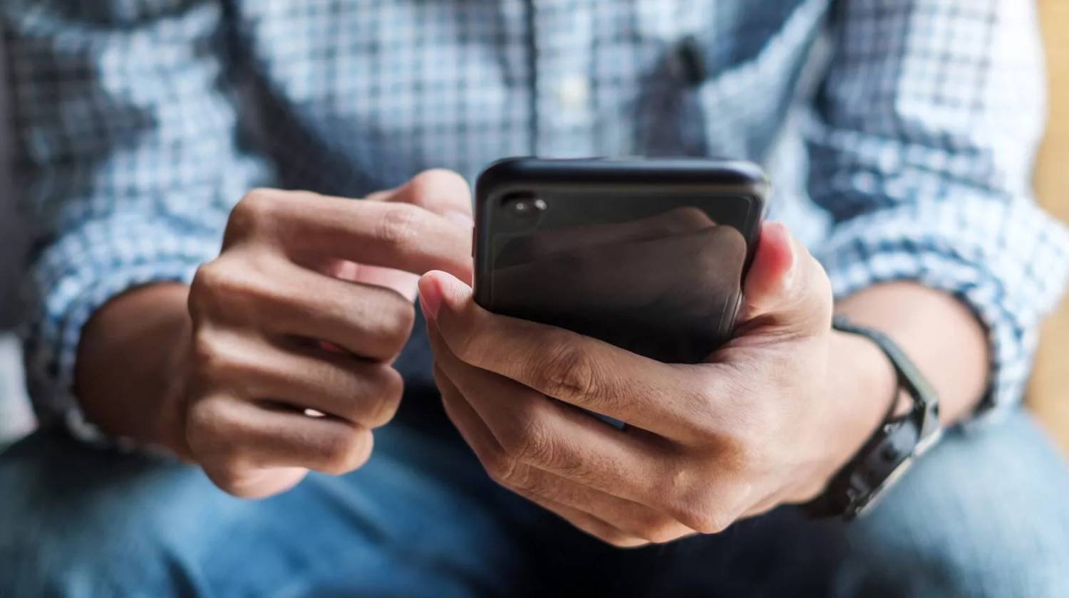 O Procurador-Geral George Savvides apoia um projeto de lei que criminaliza os comportamentos ameaçadores e condenáveis na Internet e nos meios de comunicação social