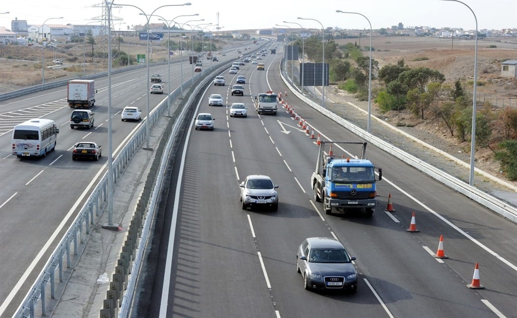 A faixa da direita da autoestrada Paphos-Limassol, perto de Ypsonas, está encerrada devido a uma colisão entre um camião e um automóvel ligeiro
