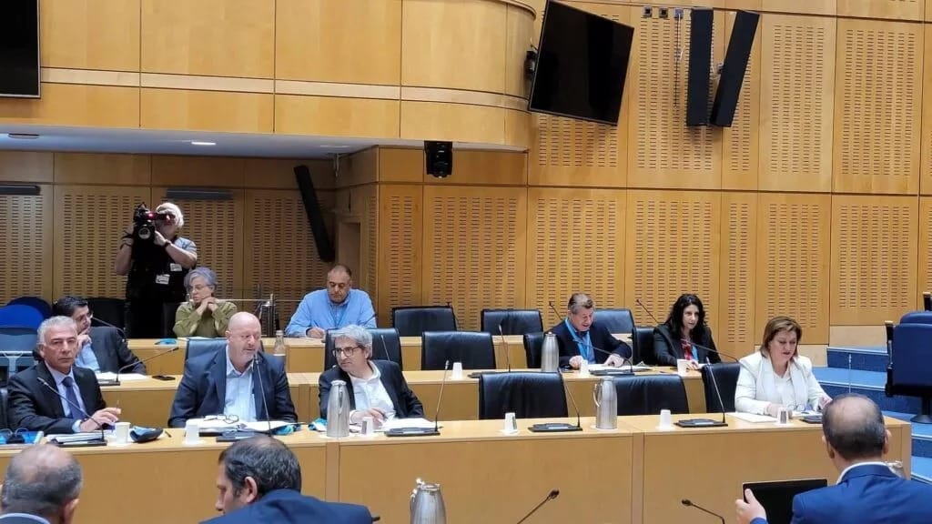 En una sesión a puerta cerrada de la Comisión de Educación de la Cámara de Representantes se debatieron casos extremos de violencia y mala conducta en los que están implicados alumnos y profesores, incluidos abusos sexuales, consumo de drogas y agresiones.