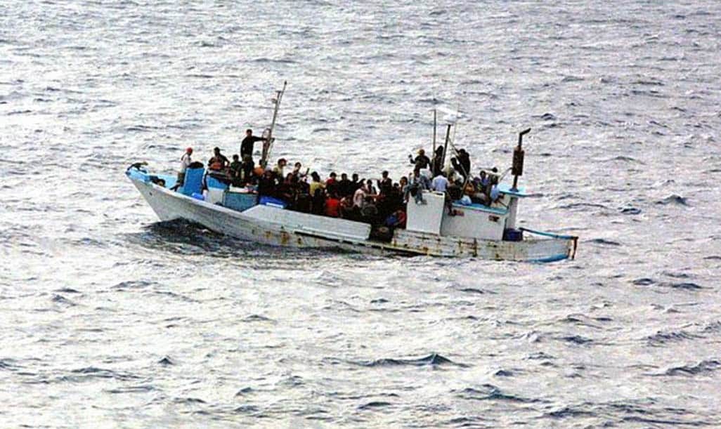 barco de migrantes