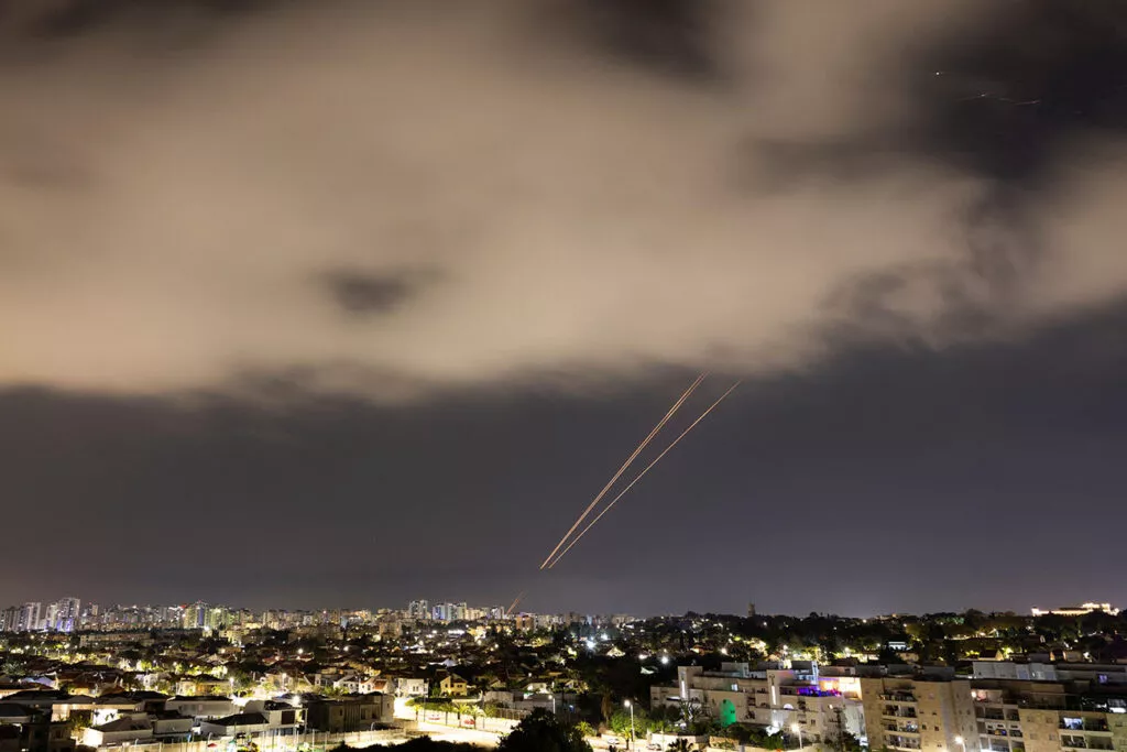 Irán lanzó más de 300 drones y misiles contra Israel durante la noche, y el 99% de ellos fueron derribados por el ejército israelí