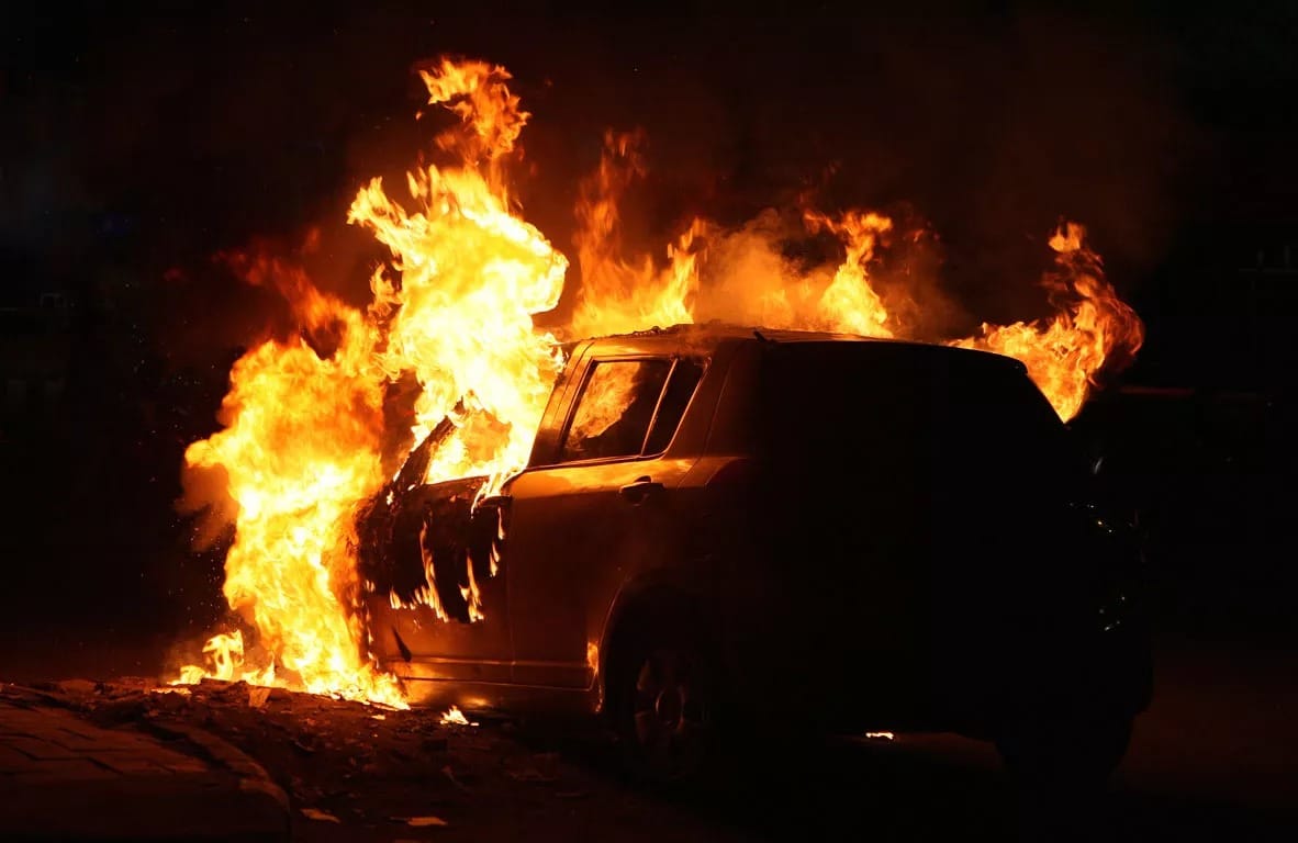 A 32-year-old's vehicle in Limassol was intentionally set on fire outside the 4th Police Station at 20:45