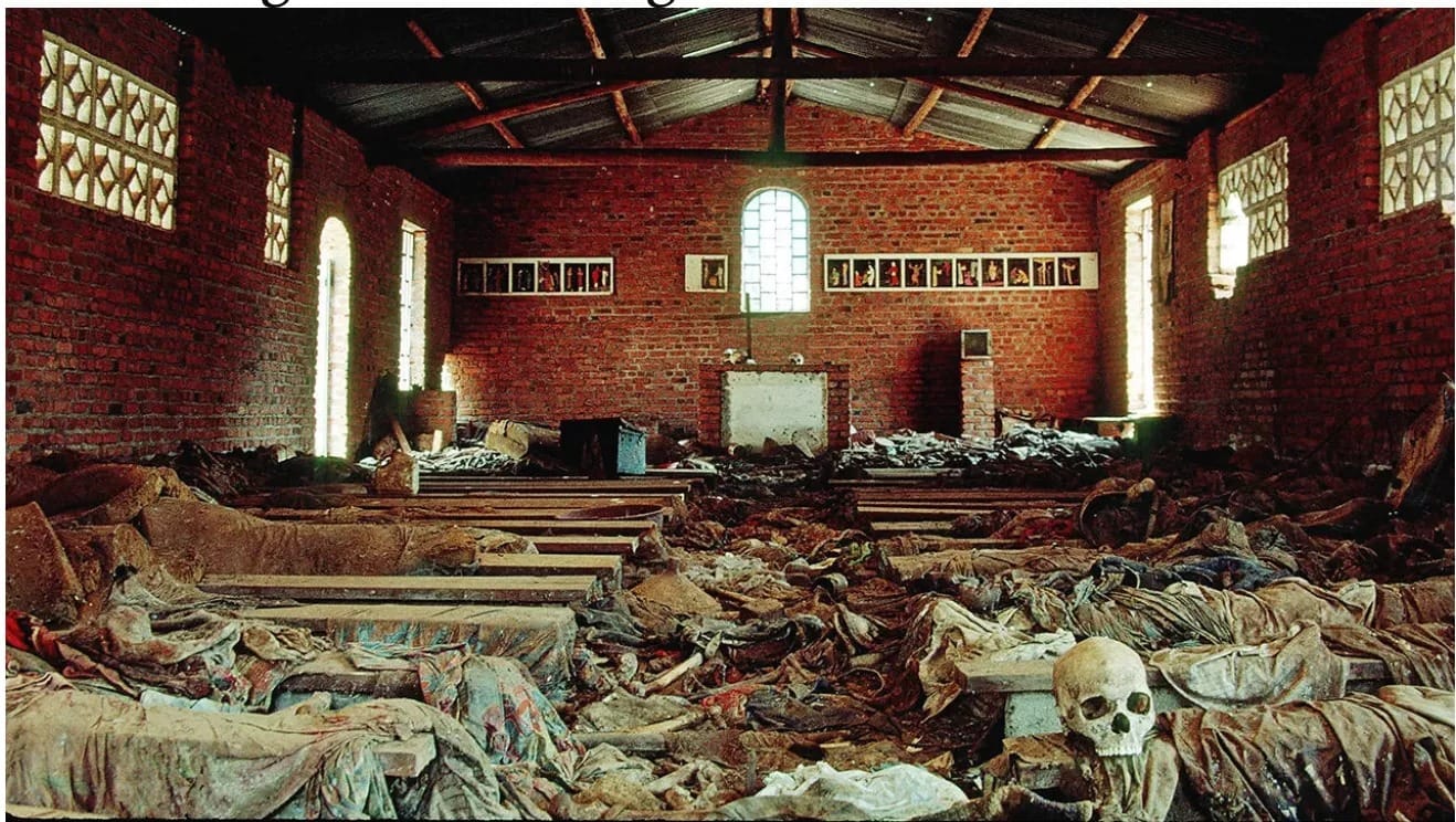 O genocídio no Ruanda em 1994 foi o resultado de políticas coloniais que favoreceram o grupo étnico Tutsi em detrimento do grupo Hutu