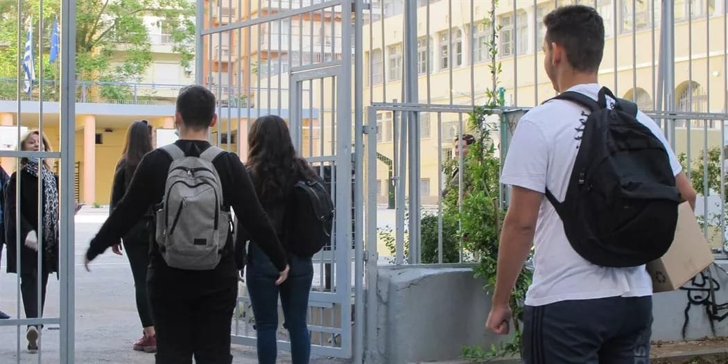 The Cyprus Student Coordinating Committee (PSEM) strongly condemns an incident at Idalion Lyceum where teachers aggressively removed banners with slogans marking 50 years of occupation, despite approval from school management