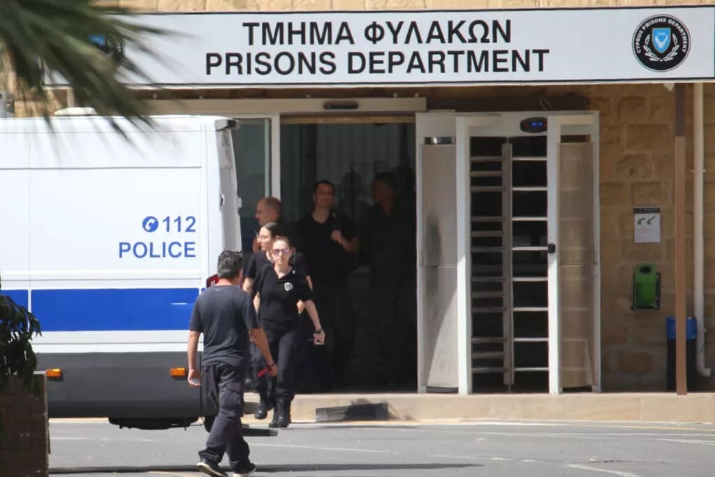 A prisoner who escaped from police custody in Nicosia was quickly recaptured in the Agios Dometios area