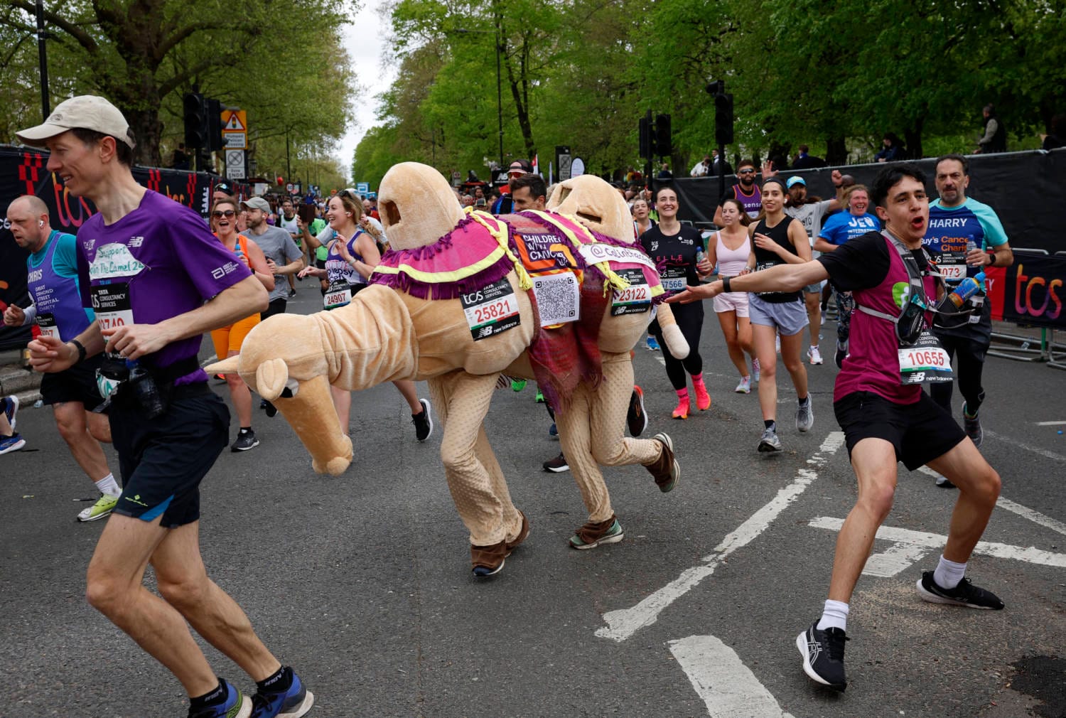 Más de 53.000 corredores completaron el 44º Maratón de Londres, estableciendo un récord mundial.