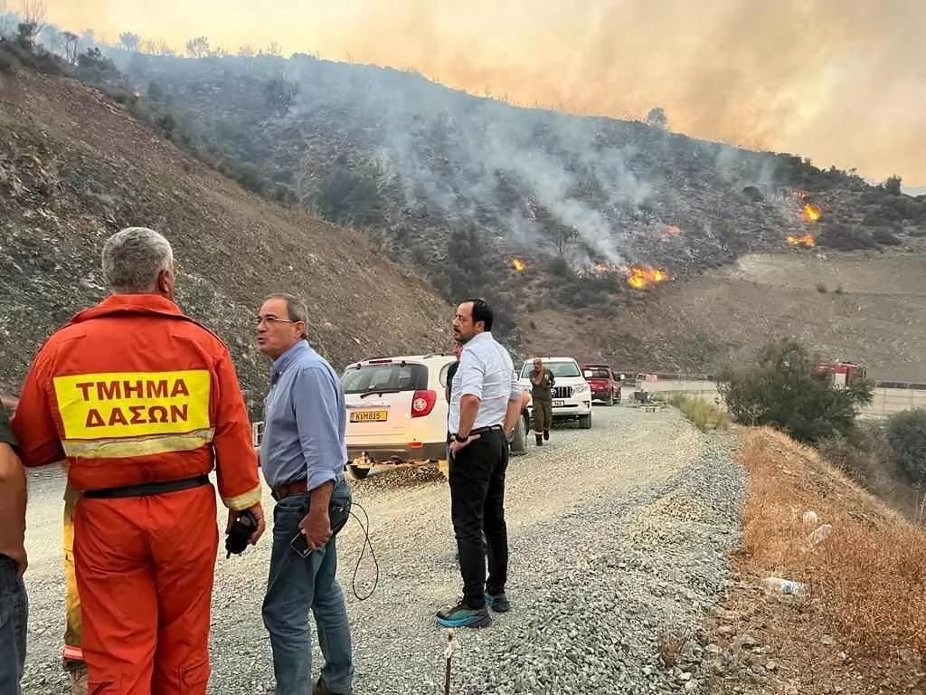 Una bengala y fuegos artificiales provocaron incendios forestales en Chipre a finales de abril.