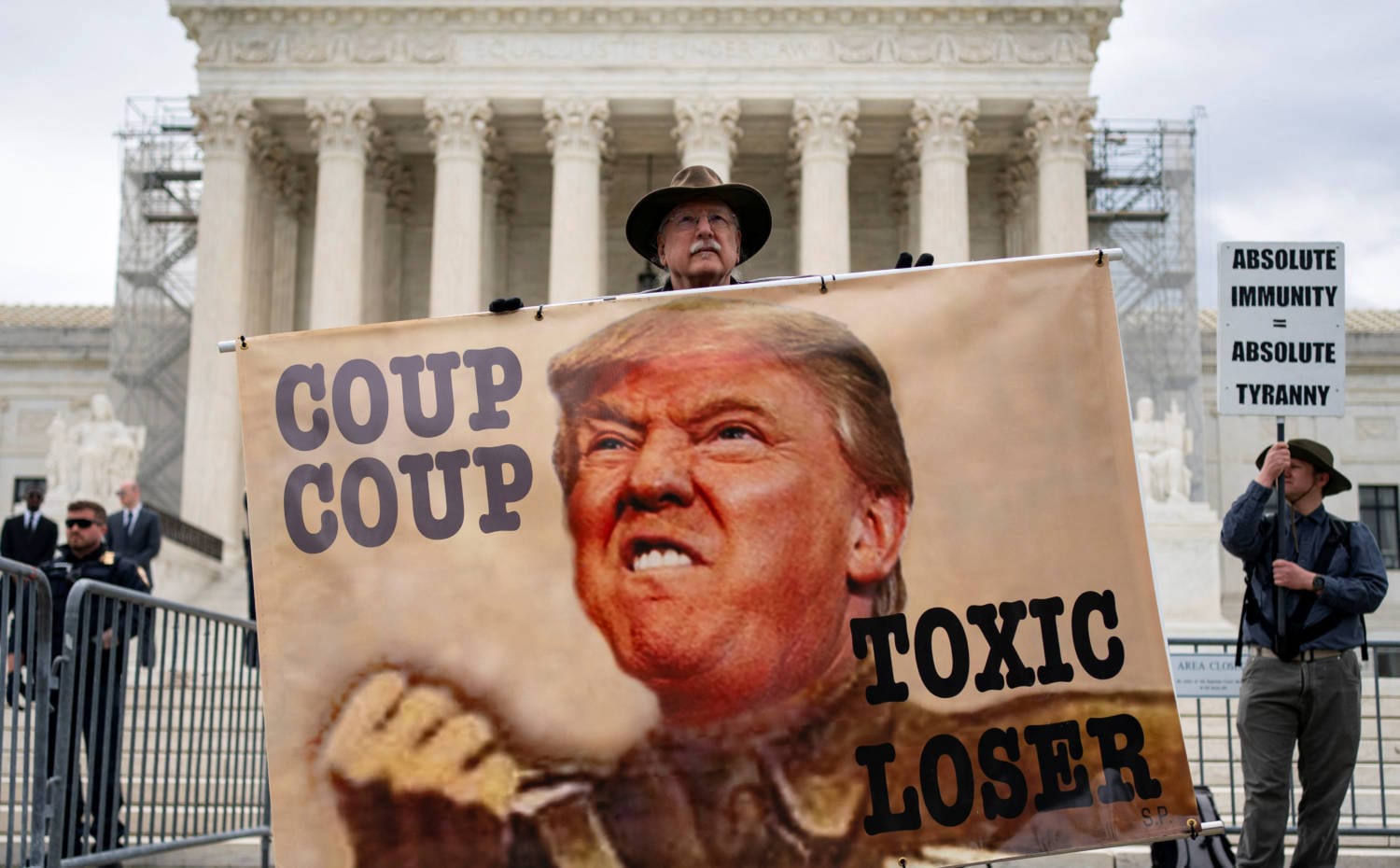 Donald Trump se enfrenta en Nueva York a un juicio por suplantación de identidad y aprovecha la atención mediática para amplificar sus denuncias de persecución