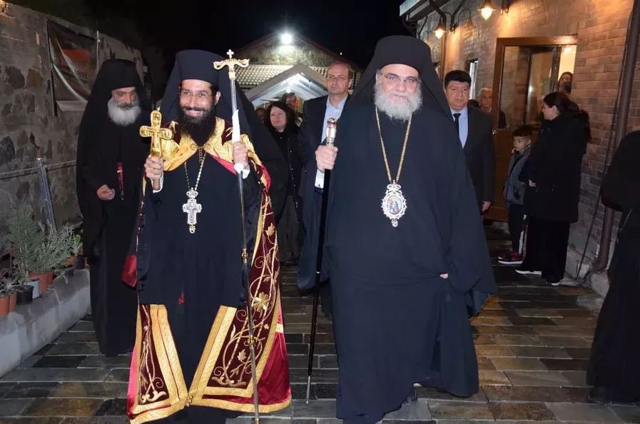 Foram feitos esforços para reconciliar as duas partes no escândalo do Mosteiro de Habakkuk, mas as condições ainda não são propícias