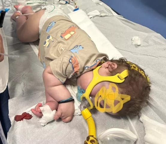 La falta de pruebas de detección de la atrofia muscular espinal en los recién nacidos en Chipre ha provocado la enfermedad irreversible de Konstantinos Efraim, según su padre Pantelis Costa.