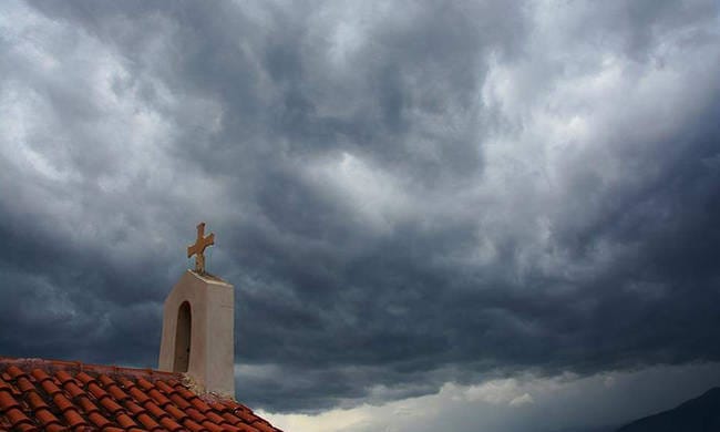 No domingo de Páscoa, o tempo estará geralmente nublado com aguaceiros e trovoadas isoladas, começando no oeste e no norte e estendendo-se a outras partes da ilha