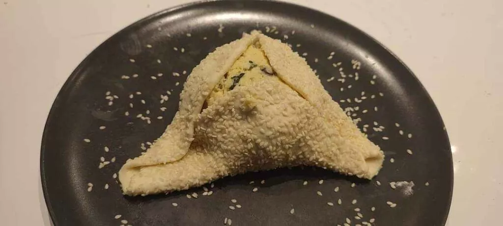 The fact described in the text is that the Ambassador of the Republic of Cyprus in Argentina, Stelios Georgiades, introduced the people of Argentina to flavors from Cyprus during Easter, including flaounes made with halloumi and local cheeses.