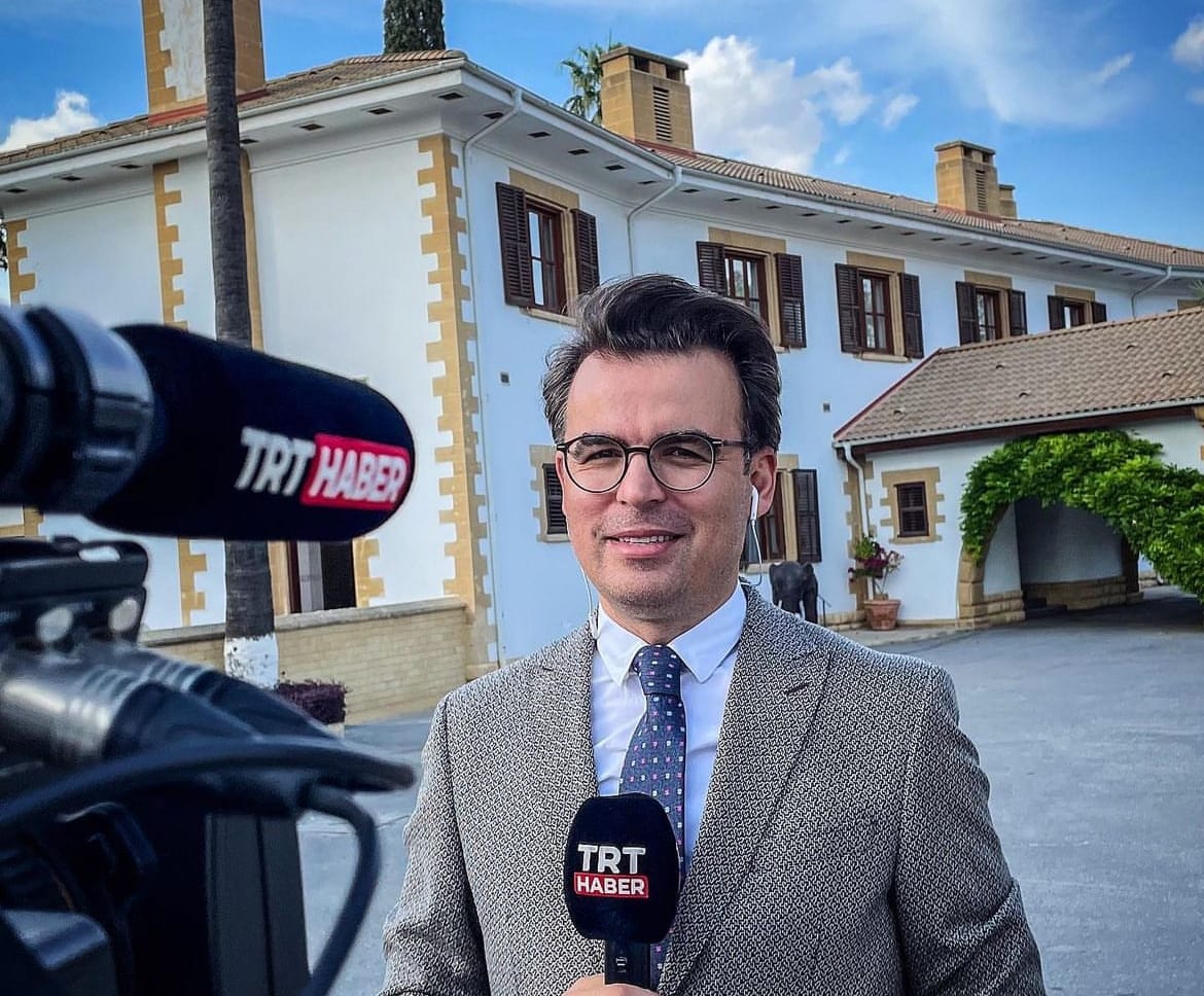escándalo de los diplomas falsos