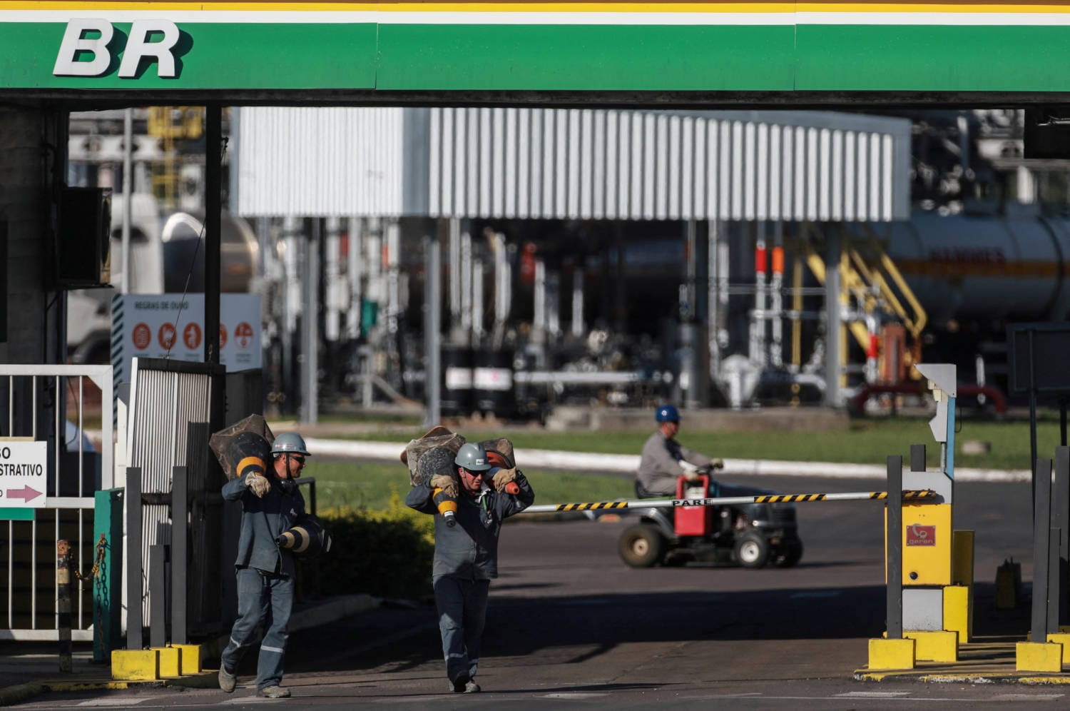 Petrobras должна провести исследования влияния запланированного морского бурения на группы коренного населения в районе Амазонки, чтобы проанализировать жизнеспособность проекта
