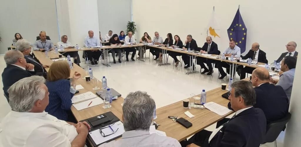 O governo planeia introduzir nova legislação para lidar com o trabalho não declarado e ilegal, com projectos de lei a serem apresentados à Câmara dos Representantes em junho para votação antes das férias de verão