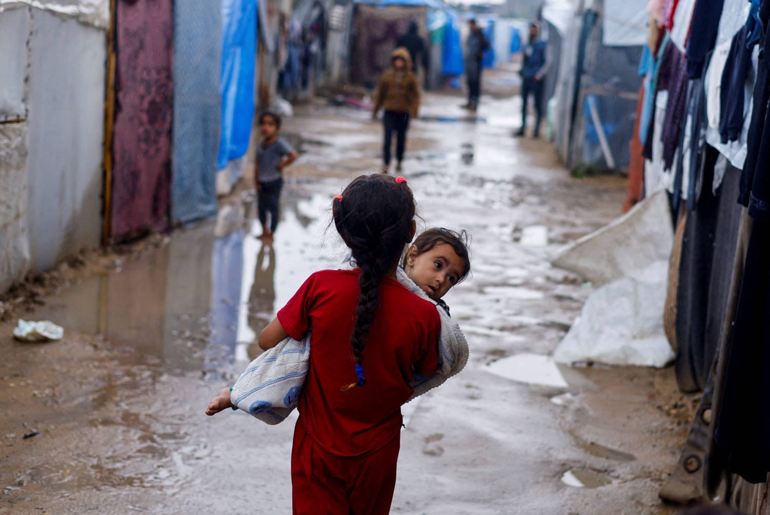 A campanha terrestre e aérea de Israel em Gaza já matou mais de 35 000 pessoas, na sua maioria civis, e expulsou das suas casas a maioria dos 2,3 milhões de habitantes do enclave