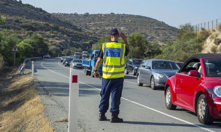 Quatro pessoas ficaram feridas numa colisão frontal na estrada Arediou-Klirou, em Nicósia