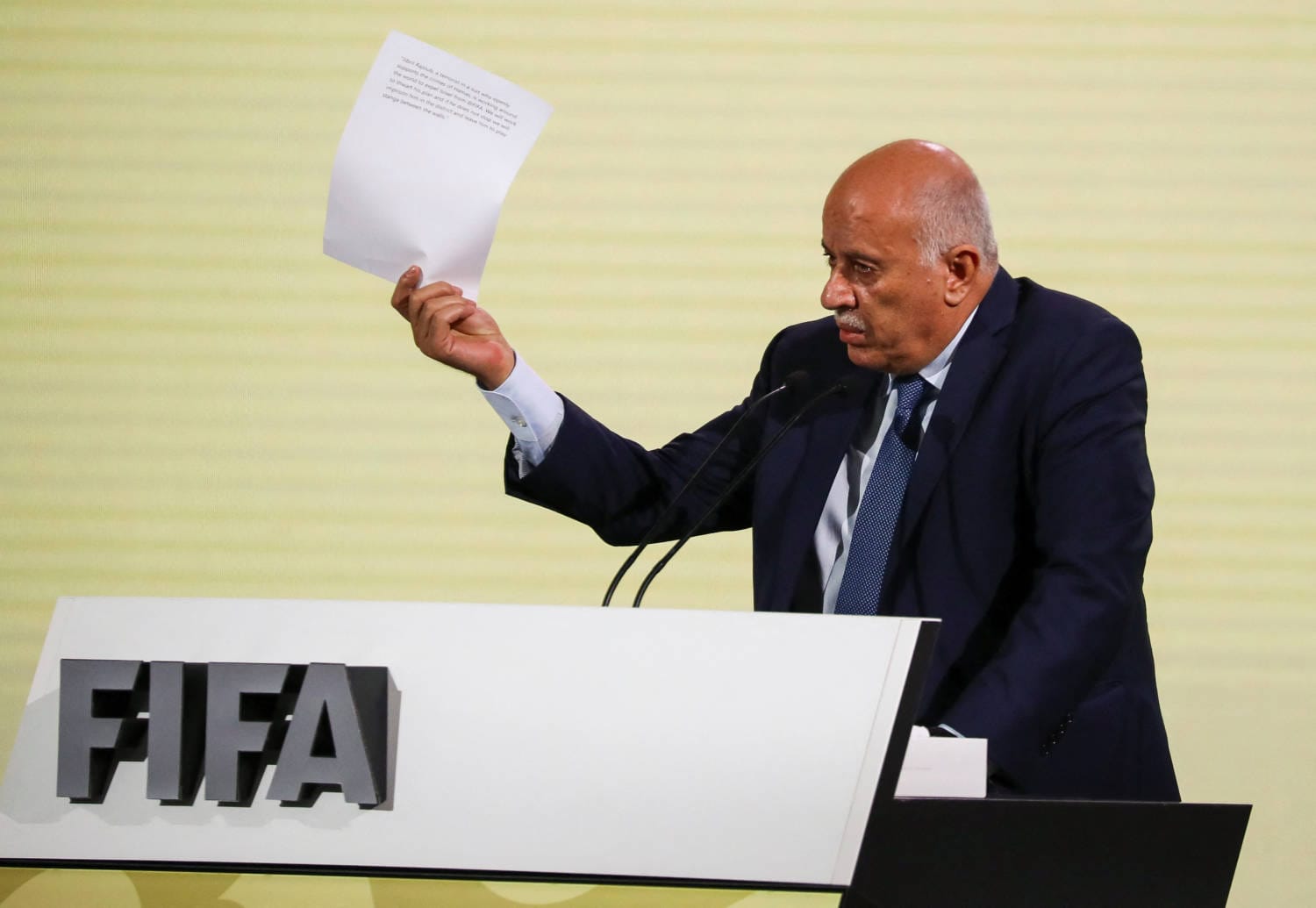 A FIFA ordenou uma avaliação jurídica de uma proposta da Associação Palestiniana de Futebol para suspender Israel devido à guerra em Gaza