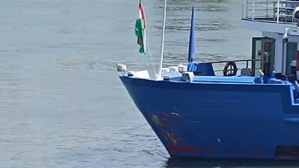 Duas pessoas morreram e outras cinco ficaram desaparecidas na sequência de uma alegada colisão entre um pequeno barco a motor e um navio de cruzeiro no rio Danúbio, a norte de Budapeste