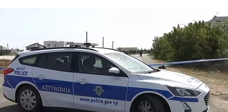 Un hombre de 23 años se enfrenta a cargos de causar la muerte por conducción temeraria en relación con una colisión de tráfico mortal que se cobró la vida de una mujer de 77 años.