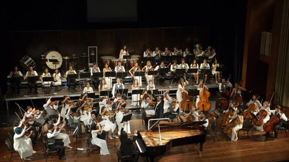 La Orquesta Sinfónica de Chipre se complace en contar en el escenario con la pianista Anna Fedorova, conocida por su conexión emocional con los oyentes y su seguridad técnica.