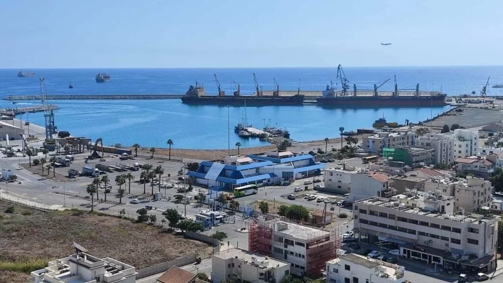 O porto e a marina de Larnaca estão agora sob o controlo do Estado após o fracasso de um grande projeto de desenvolvimento