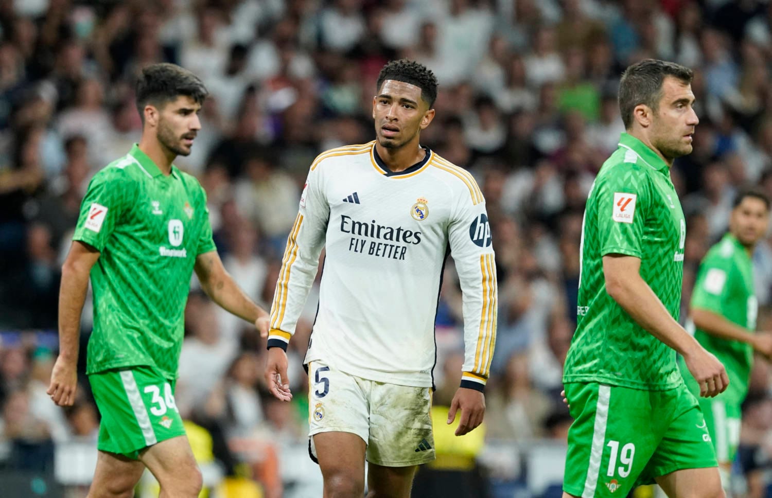 Jude Bellingham, do Real Madrid, ganhou o prémio de melhor jogador da época da LaLiga pela sua contribuição para o 36º título da equipa