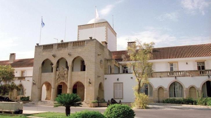 В тексте критикуется практика телевизионного представления президента перед заседаниями кабинета министров, ставится вопрос о том, какой цели это служит, помимо демонстрации власти правительства