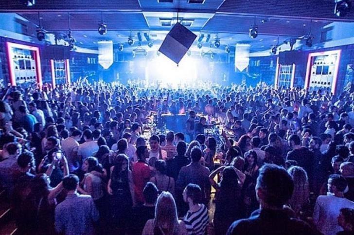 Las discotecas, salas de música y cabarets de Chipre ya pueden ampliar su horario: de 20.00 a 4.00 horas de lunes a jueves y domingos, y hasta las 5.00 horas los viernes y sábados.