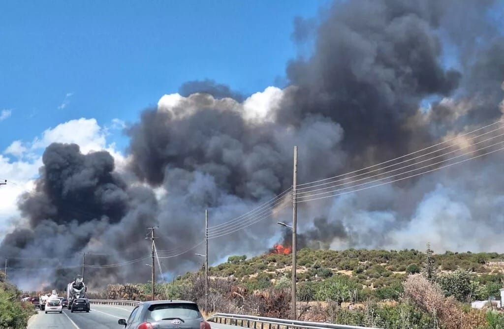 Os bombeiros de Limassol combateram dois incêndios distintos na tarde de sexta-feira, um em Agios Sylas e outro em Choirokitia