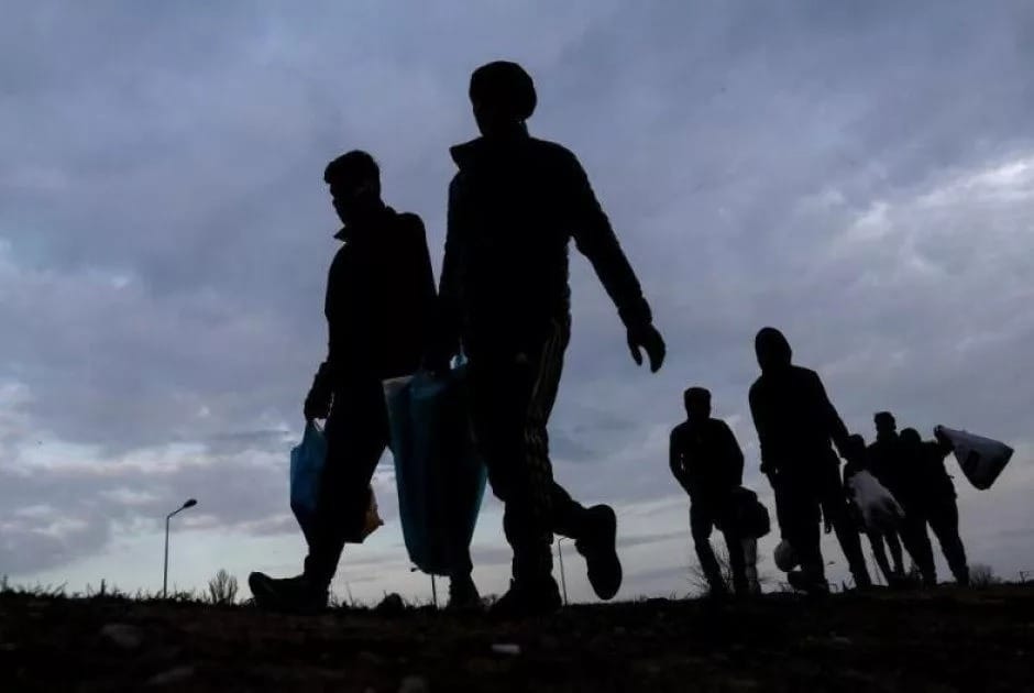 Fourteen migrants are stranded in the buffer zone near the University of Cyprus campus in Aglantzia, unable to enter government-controlled areas due to the temporary suspension of asylum applications by the Republic of Cyprus