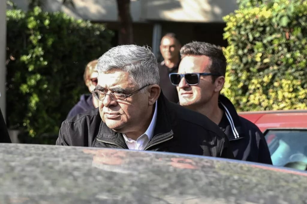 Nikos Michaloliakos, antigo líder do Alvorada Dourada, vai regressar à prisão depois de o Tribunal de Recurso ter anulado uma decisão anterior que tinha permitido a sua libertação