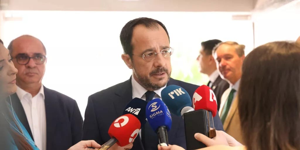 Chipre está pronto a prestar assistência humanitária aos migrantes retidos na zona-tampão, tendo a Cruz Vermelha já oferecido ajuda